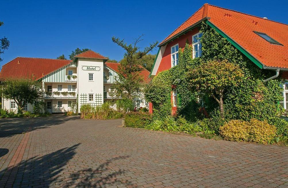 Landgasthof & Hotel Jagdhof Stralsund Exterior foto