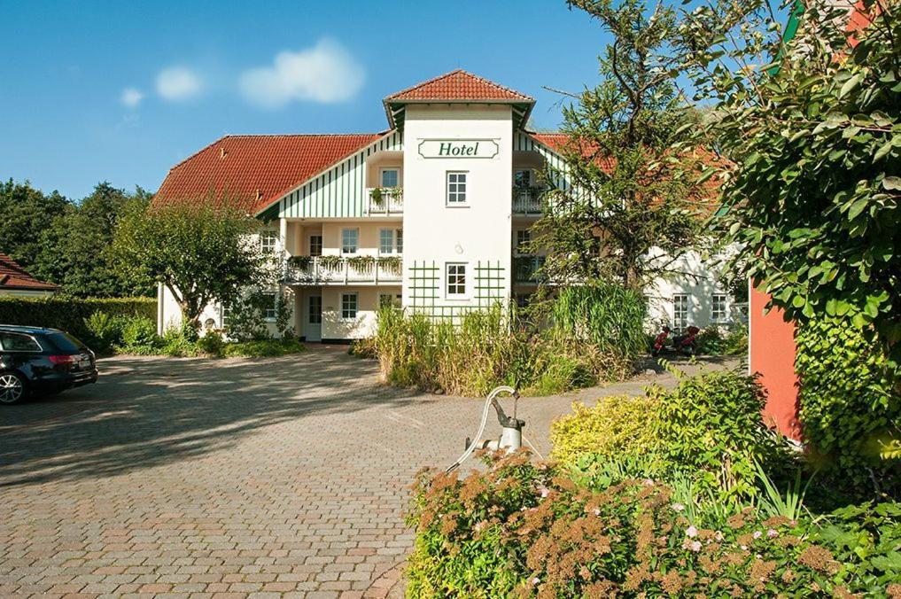 Landgasthof & Hotel Jagdhof Stralsund Exterior foto