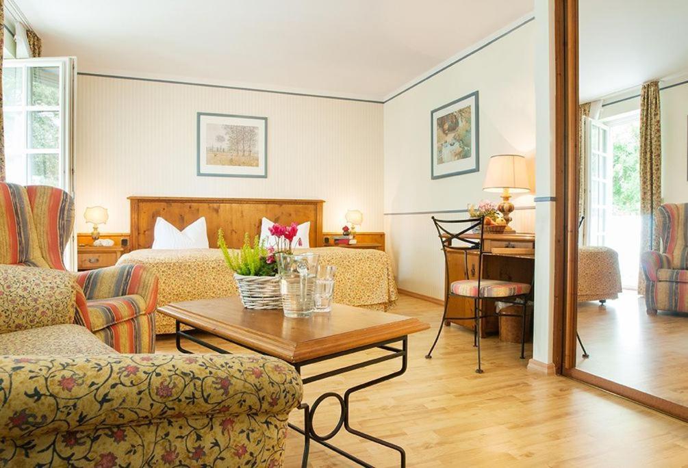 Landgasthof & Hotel Jagdhof Stralsund Habitación foto
