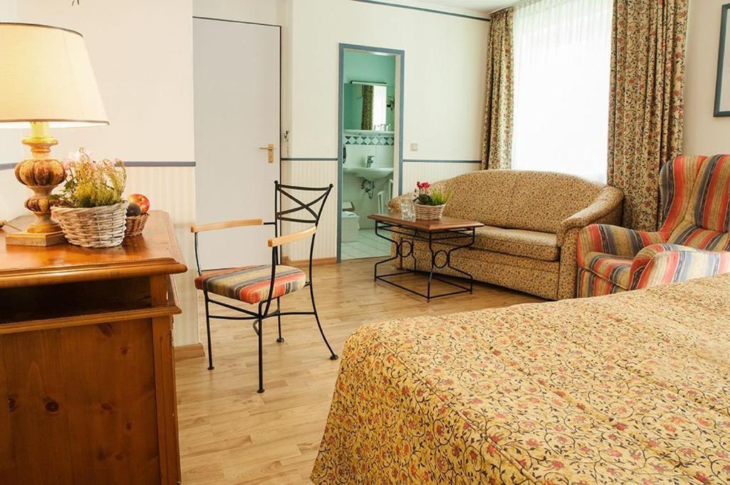 Landgasthof & Hotel Jagdhof Stralsund Habitación foto