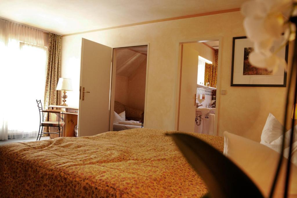 Landgasthof & Hotel Jagdhof Stralsund Habitación foto